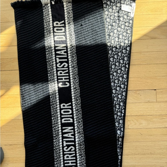 Dior University Reversible Scarf - Picture 4 of 6